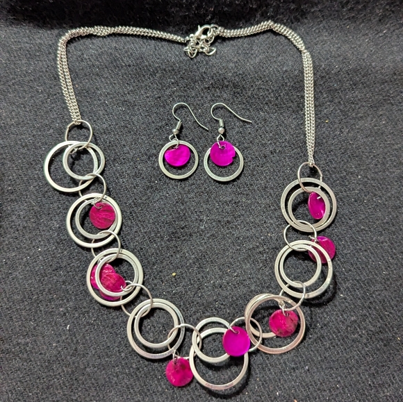 Silver Tone Fuchsia Pink Shell Disc Circle Statement Necklace And Earrings Set - Picture 1 of 5